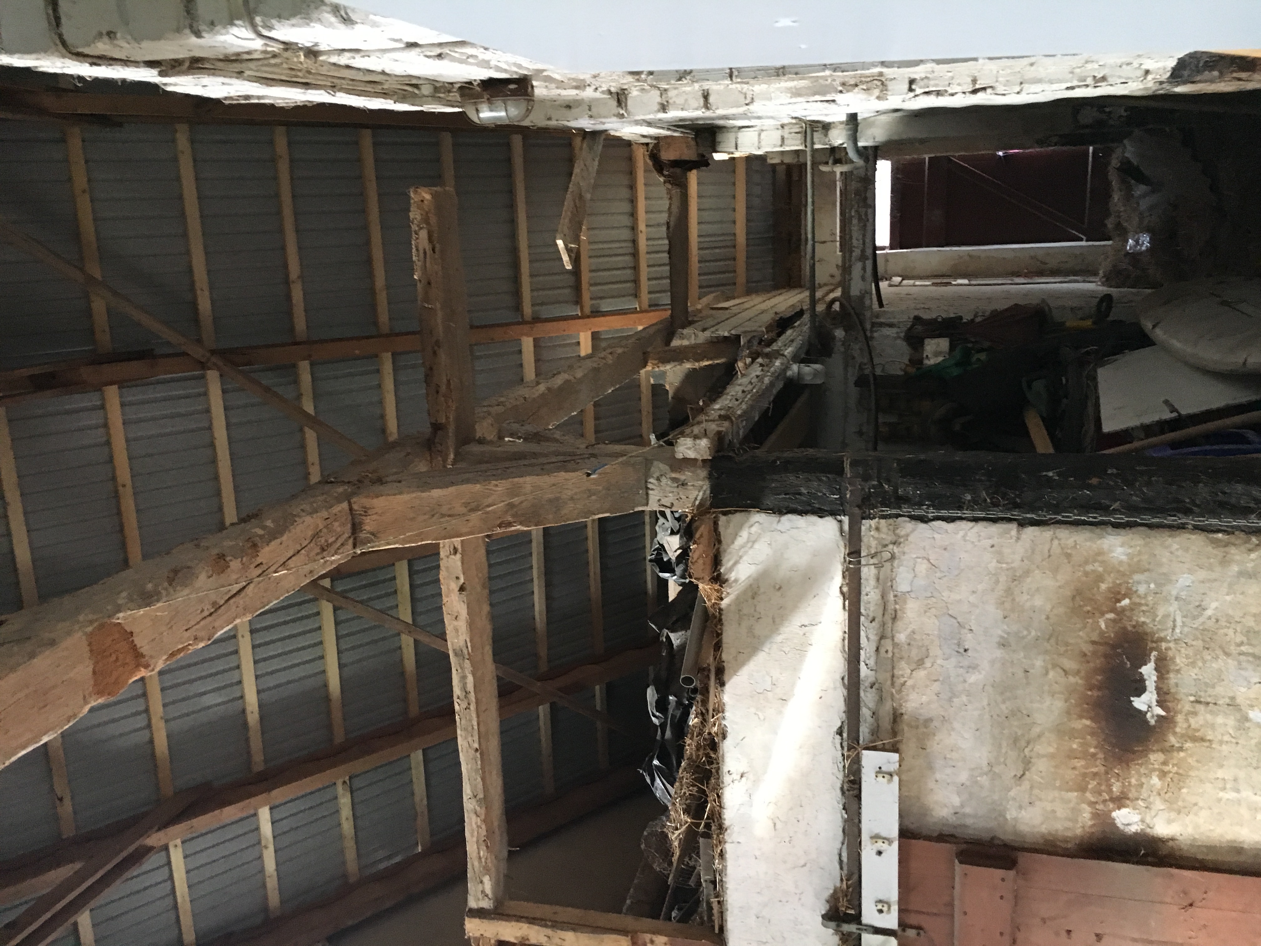 UMBAU SCHEUNE ZUR WOHNUNG